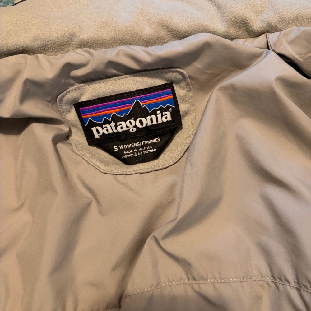 Patagonia Women's Gray Quilted Jacket - Picture 4 of 7